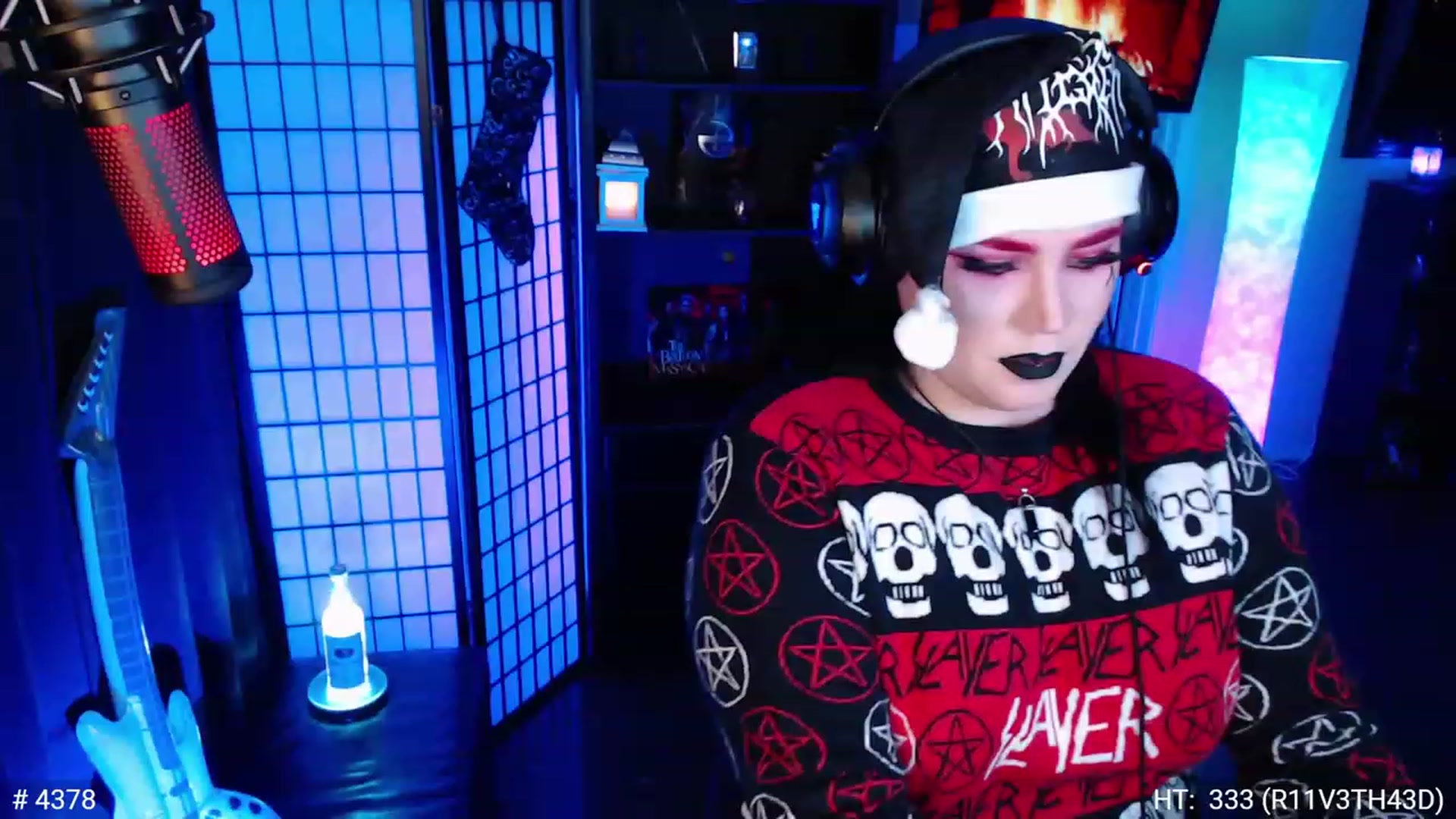Gallery image thumbnail from QueenOfMetal's myfreecams stream on, 12/25/2022, 11:26 image 17 of 20
