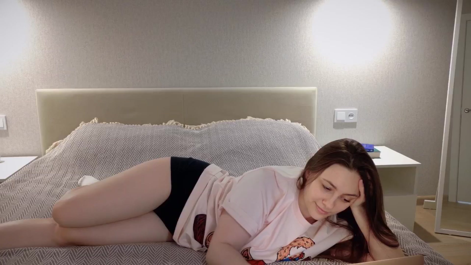 Gallery image thumbnail from QueenOfTease_'s myfreecams stream on, 03/01/2025, 06:02 image 12 of 20