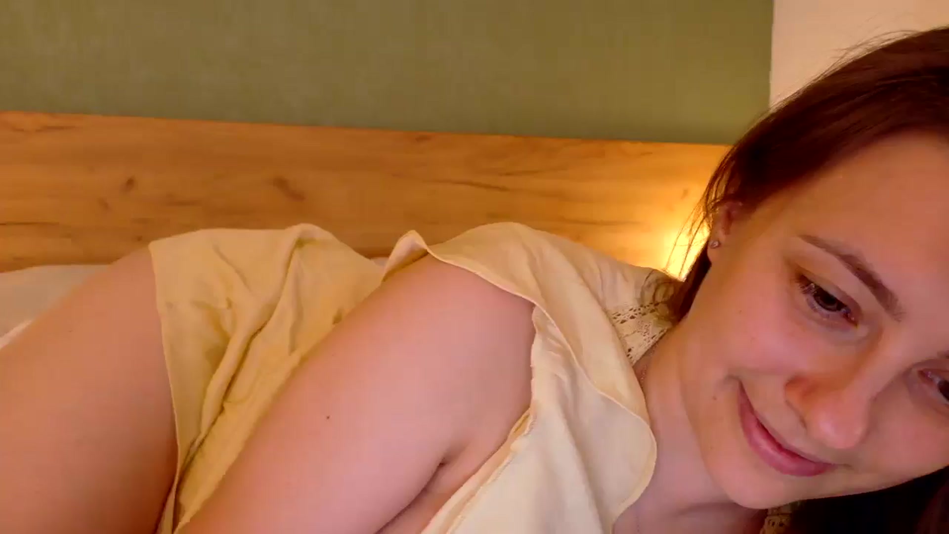 Gallery image thumbnail from QueenOfTease_'s myfreecams stream on, 09/06/2025, 07:08 image 6 of 20