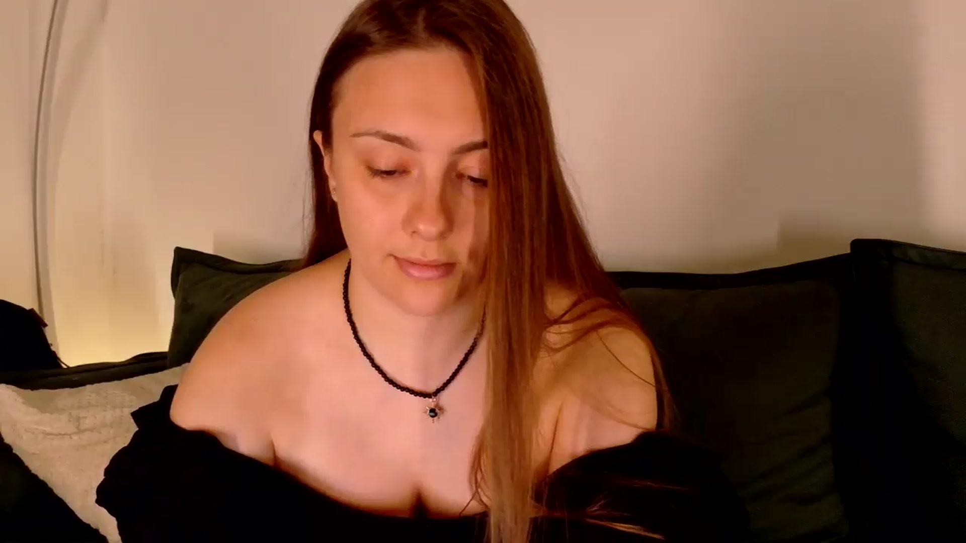 Gallery image thumbnail from QueenOfTease_'s myfreecams stream on, 09/12/2025, 06:21 image 19 of 20
