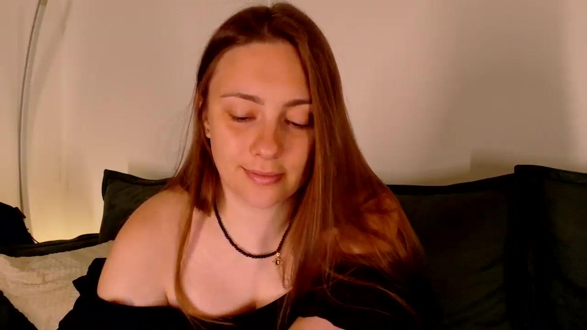 Gallery image thumbnail from QueenOfTease_'s myfreecams stream on, 09/12/2025, 06:21 image 6 of 20