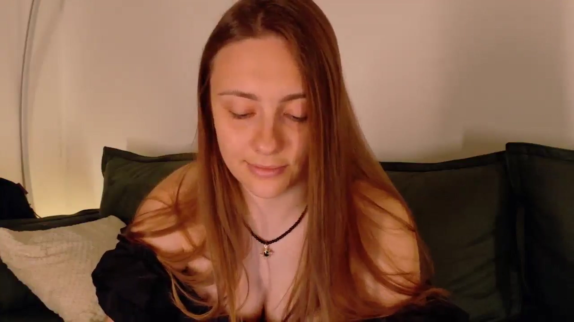 Gallery image thumbnail from QueenOfTease_'s myfreecams stream on, 09/12/2025, 06:59 image 17 of 20