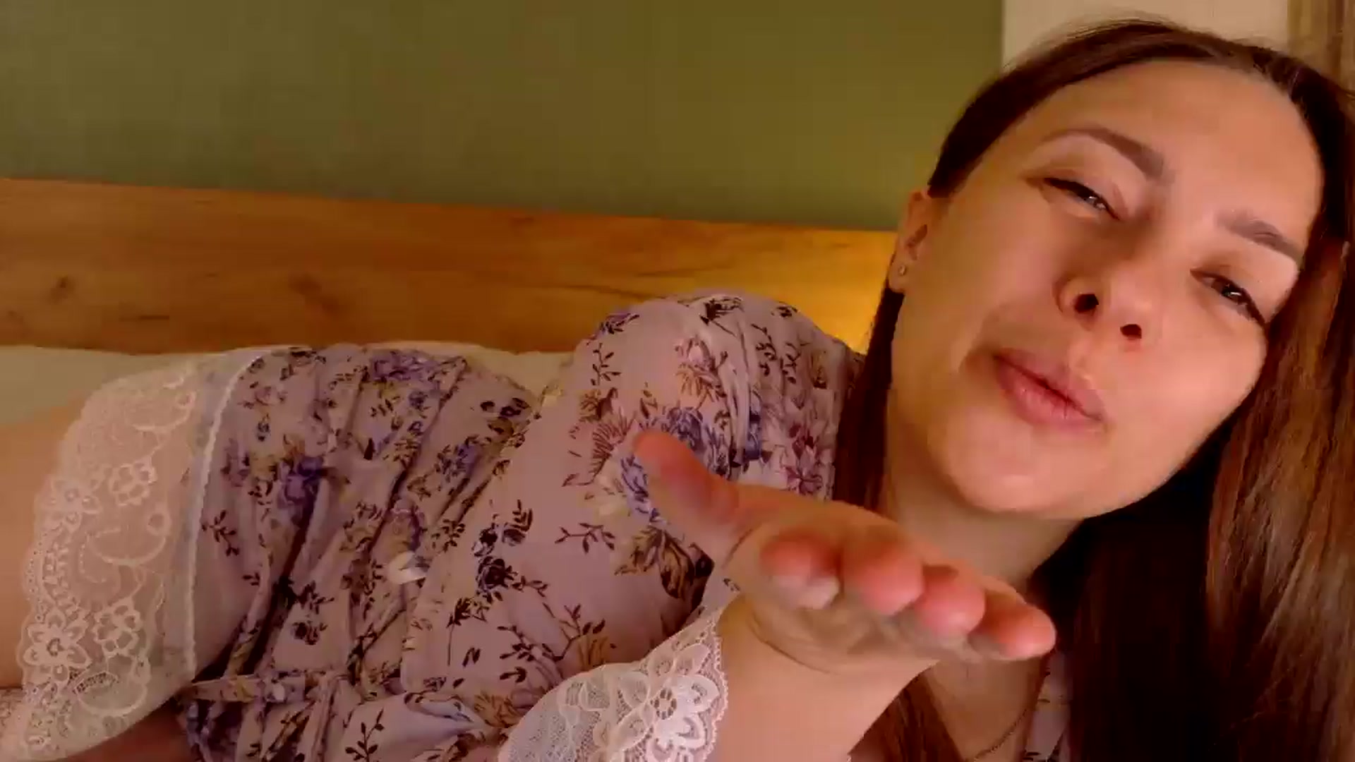 Gallery image thumbnail from QueenOfTease_'s myfreecams stream on, 09/19/2025, 06:59 image 10 of 20