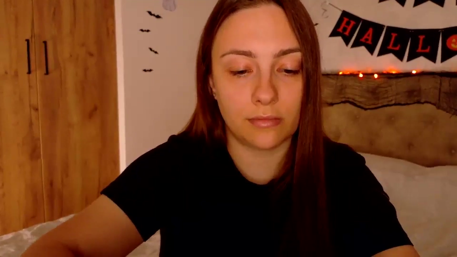 Gallery image thumbnail from QueenOfTease_'s myfreecams stream on, 10/16/2025, 05:24 image 4 of 20