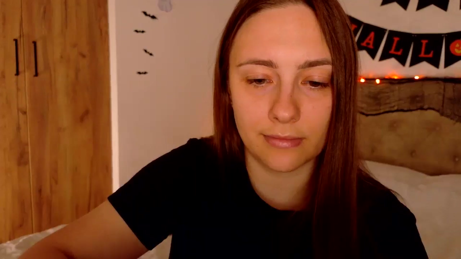 Gallery image thumbnail from QueenOfTease_'s myfreecams stream on, 10/16/2025, 05:24 image 6 of 20