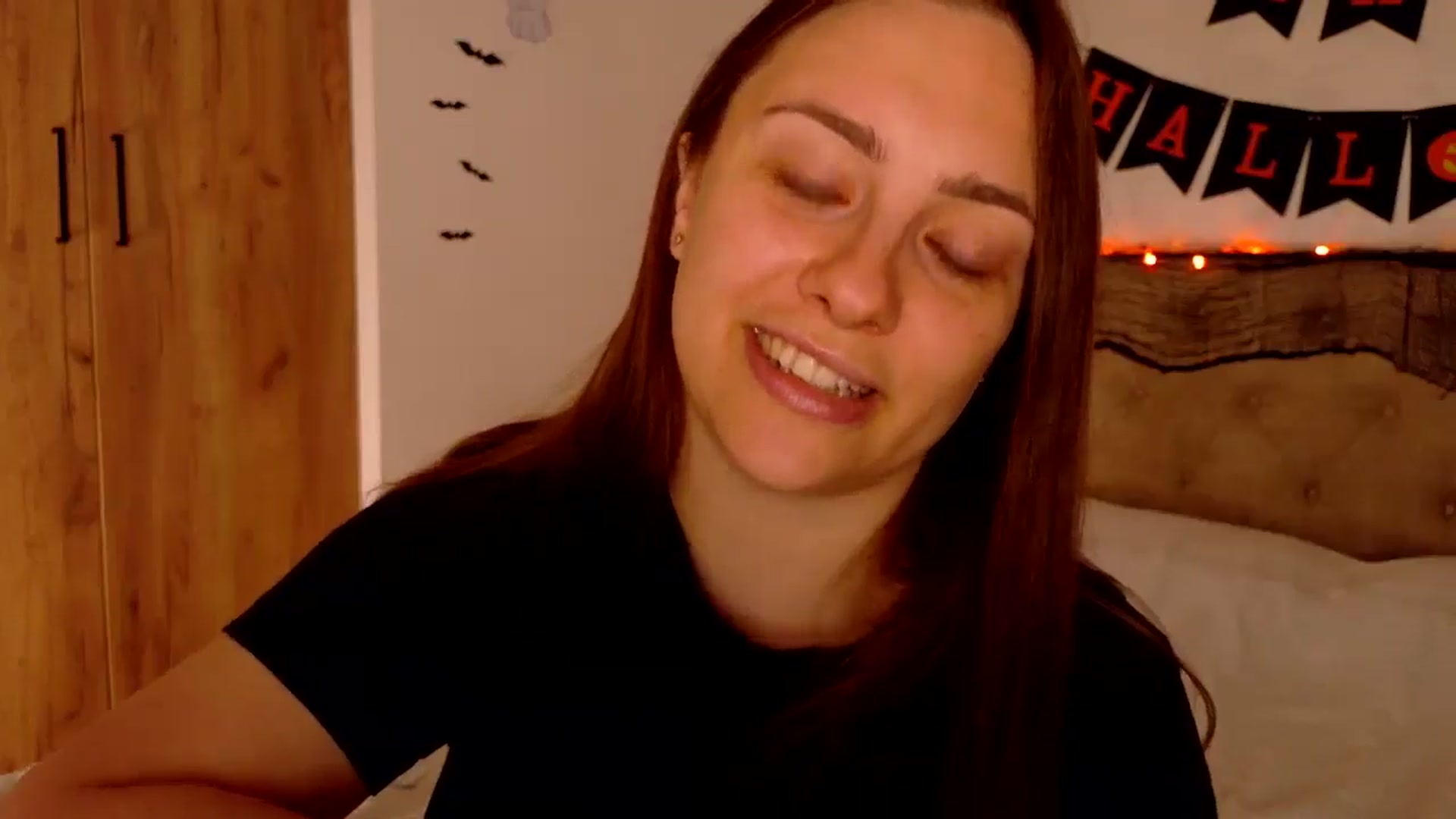 Gallery image thumbnail from QueenOfTease_'s myfreecams stream on, 10/16/2025, 05:24 image 8 of 20