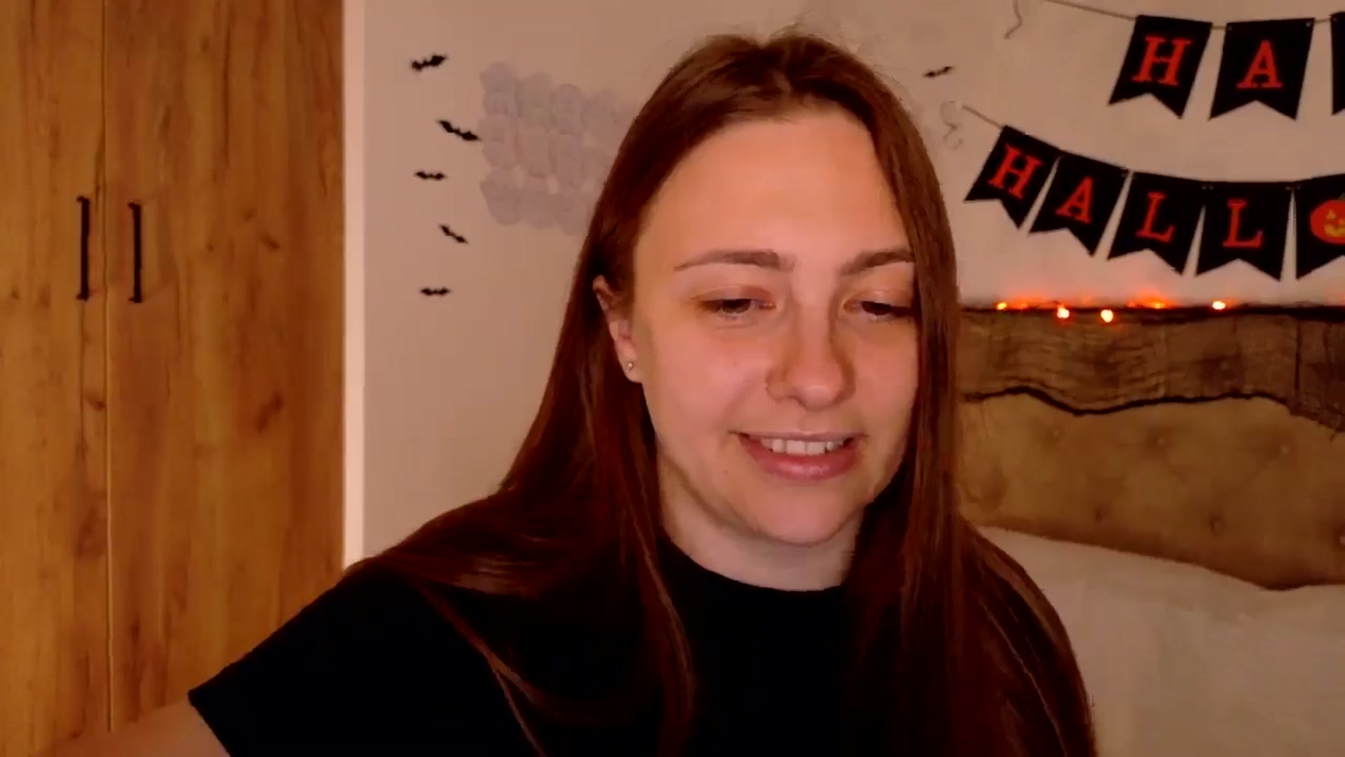 Gallery image thumbnail from QueenOfTease_'s myfreecams stream on, 10/16/2025, 05:24 image 16 of 20