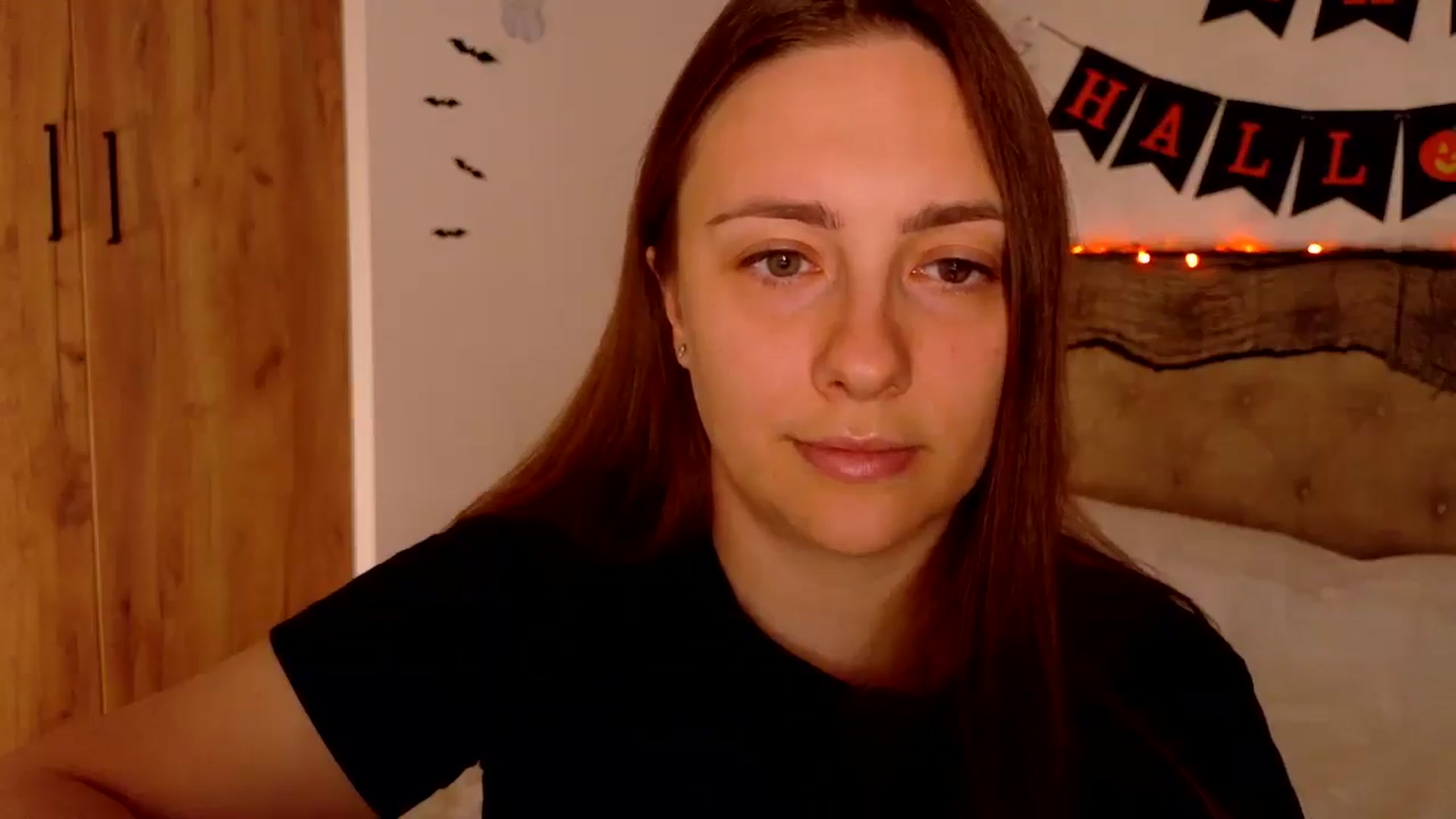 Gallery image thumbnail from QueenOfTease_'s myfreecams stream on, 10/16/2025, 05:24 image 7 of 20