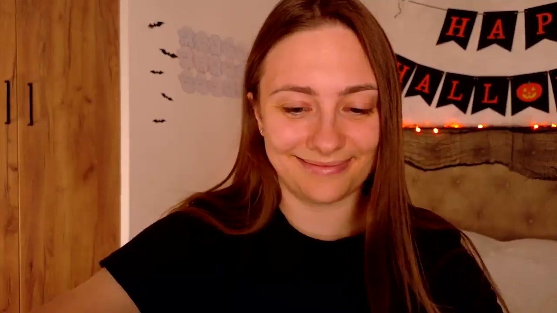 Gallery image thumbnail from QueenOfTease_'s myfreecams stream on, 10/16/2025, 05:24 image 14 of 20