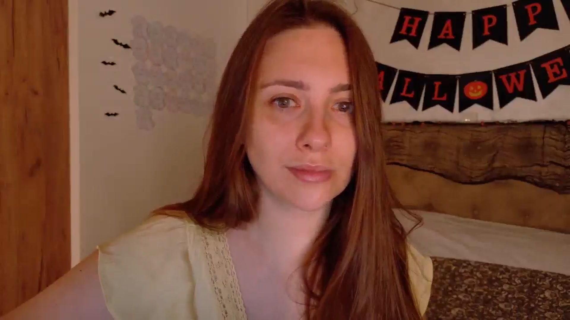 Gallery image thumbnail from QueenOfTease_'s myfreecams stream on, 10/19/2025, 06:57 image 4 of 20