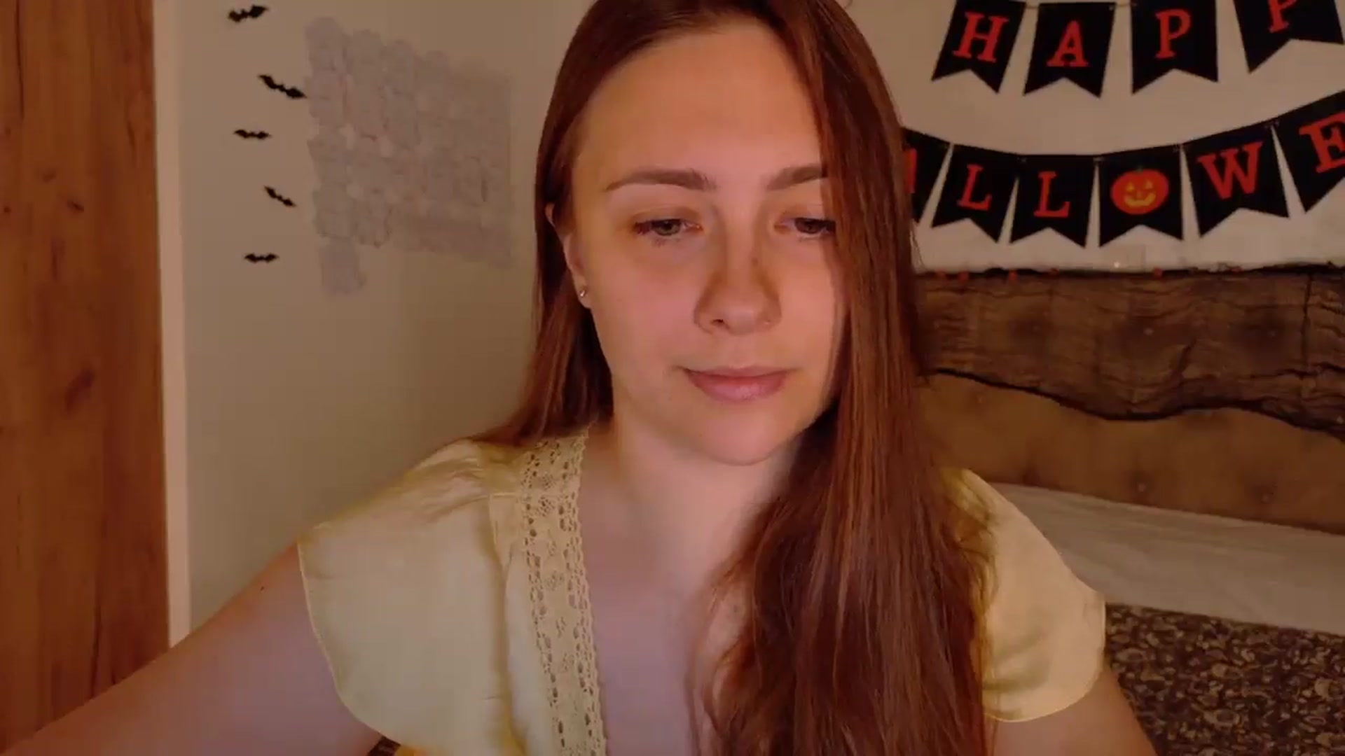 Gallery image thumbnail from QueenOfTease_'s myfreecams stream on, 10/19/2025, 06:57 image 10 of 20