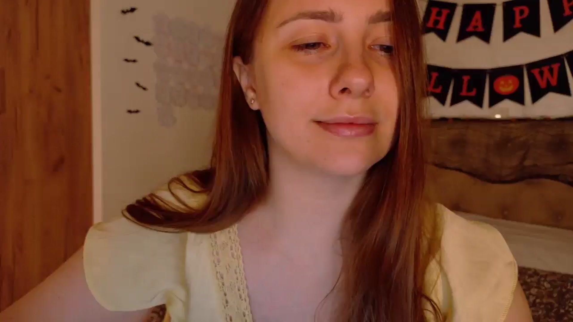 Gallery image thumbnail from QueenOfTease_'s myfreecams stream on, 10/19/2025, 06:57 image 1 of 20