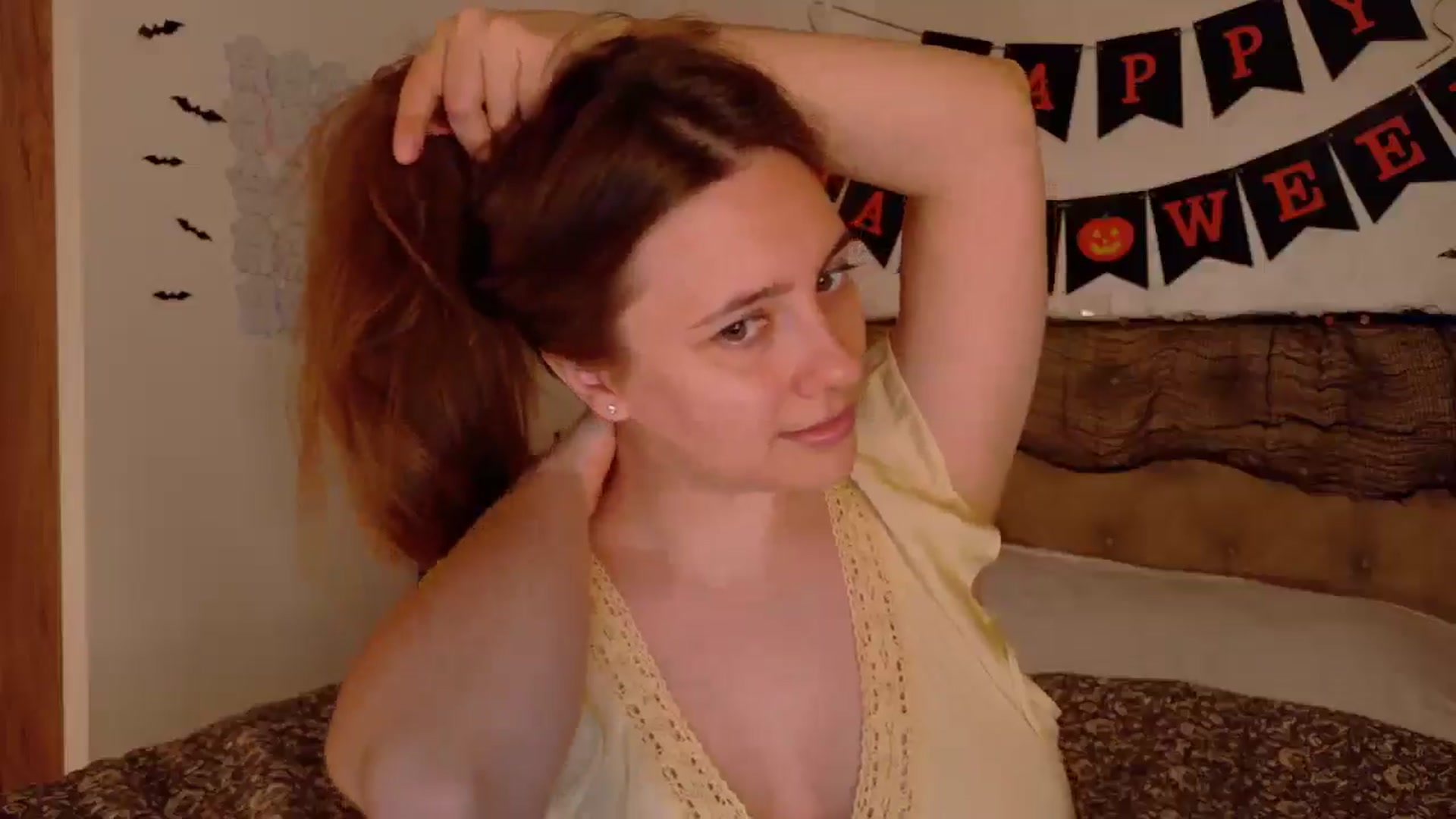 Gallery image thumbnail from QueenOfTease_'s myfreecams stream on, 10/19/2025, 07:29 image 12 of 20