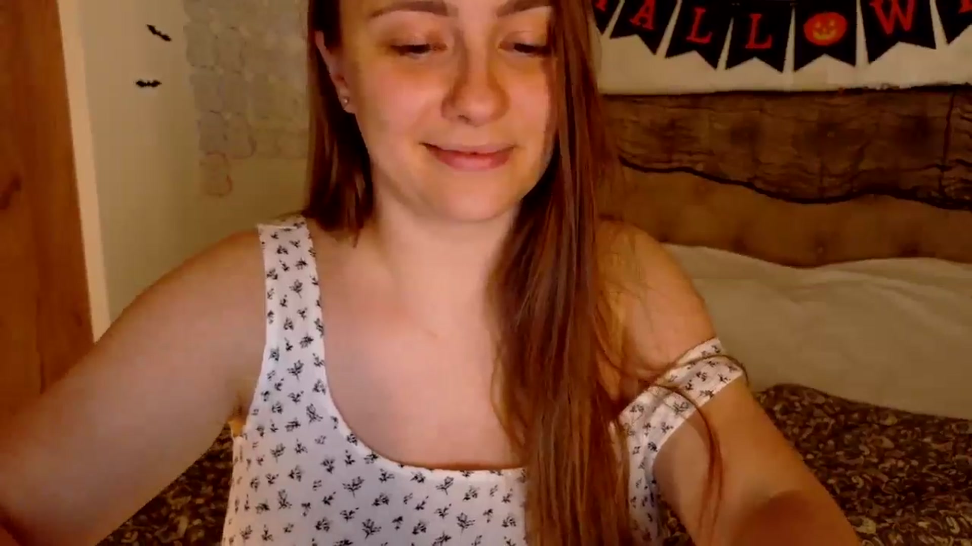 Gallery image thumbnail from QueenOfTease_'s myfreecams stream on, 10/22/2025, 08:01 image 19 of 20