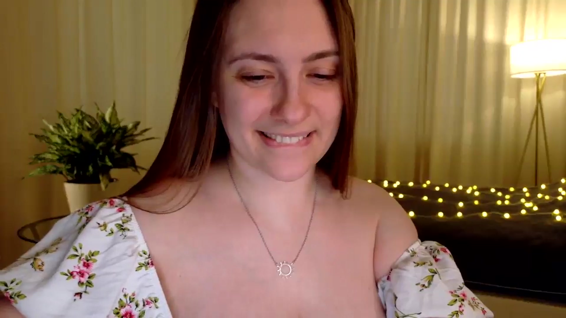 Gallery image thumbnail from QueenOfTease_'s myfreecams stream on, 03/09/2026, 07:10 image 18 of 20