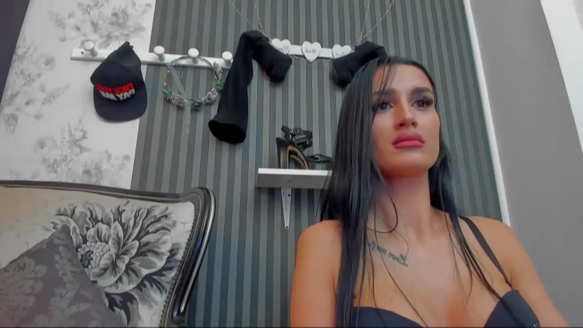 Gallery image thumbnail from QueenRafaela's myfreecams stream on, 11/16/2022, 08:17 image 20 of 20
