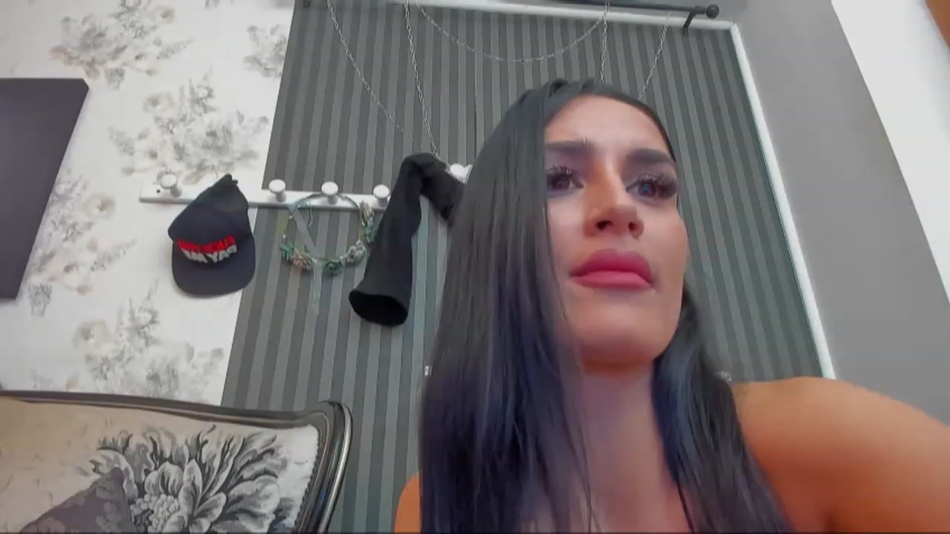Gallery image thumbnail from QueenRafaela's myfreecams stream on, 11/16/2022, 08:17 image 1 of 20