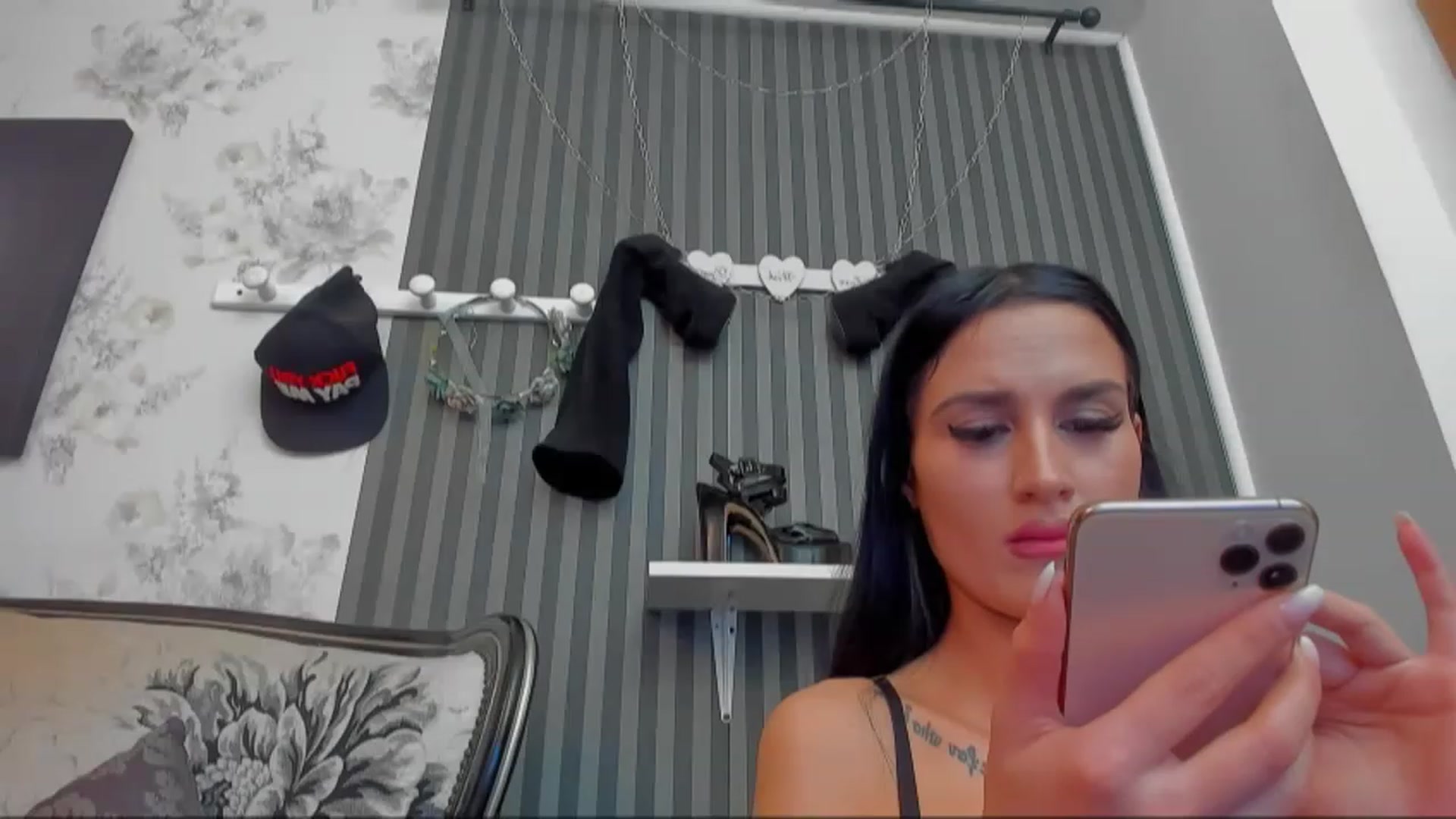 Gallery image thumbnail from QueenRafaela's myfreecams stream on, 11/16/2022, 08:17 image 4 of 20