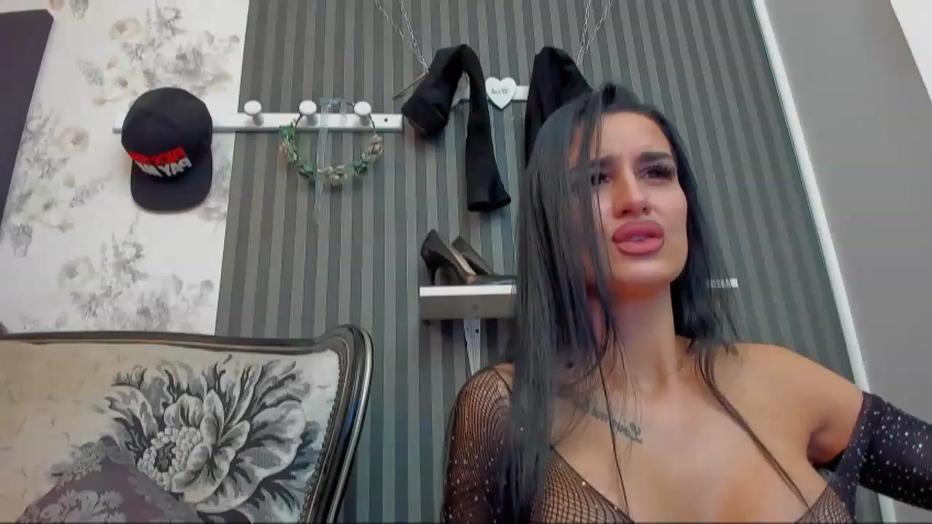 Gallery image thumbnail from QueenRafaela's myfreecams stream on, 02/13/2023, 05:26 image 5 of 20