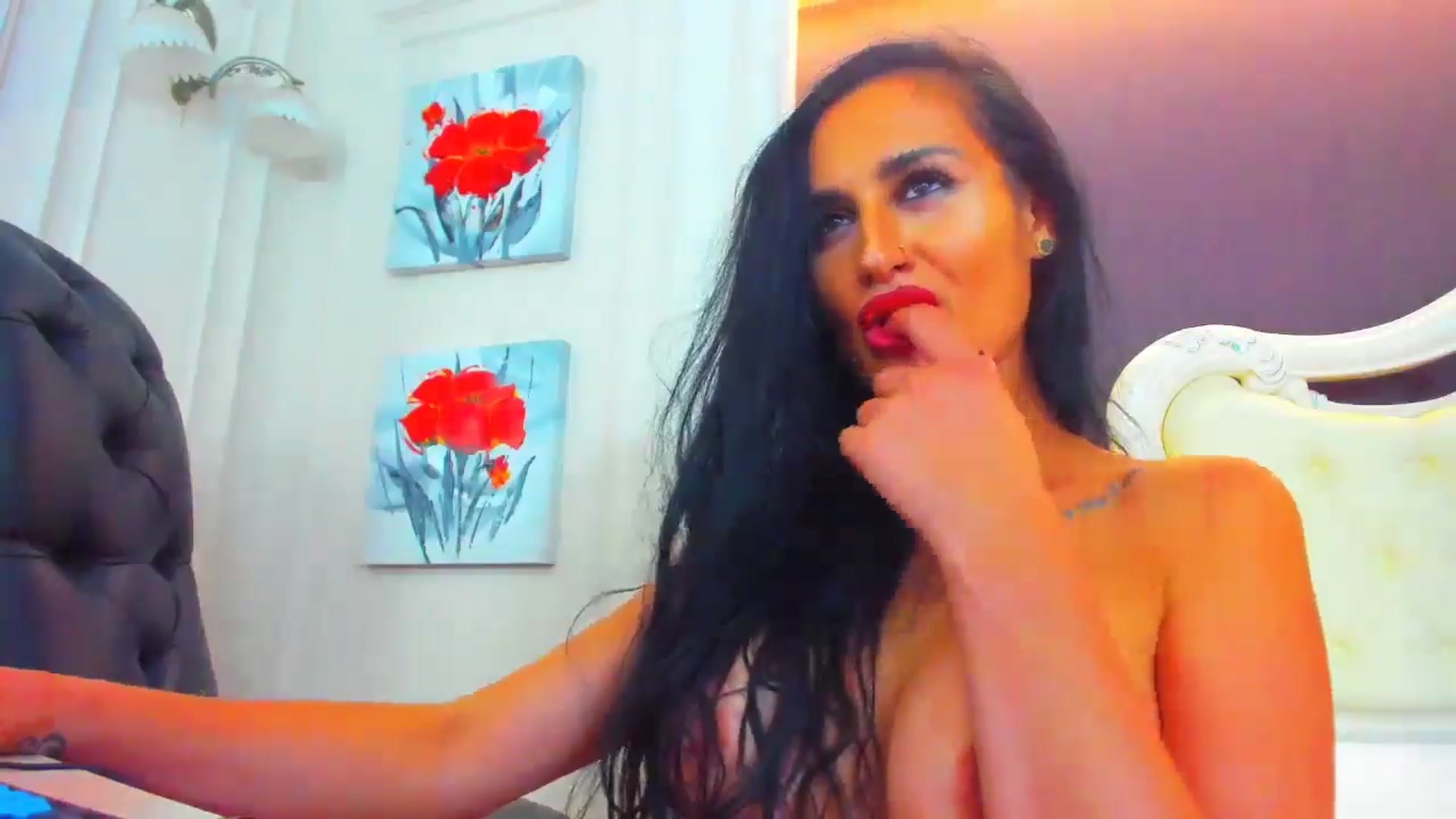 Gallery image thumbnail from QueenRafaela's myfreecams stream on, 06/26/2024, 07:17 image 15 of 20