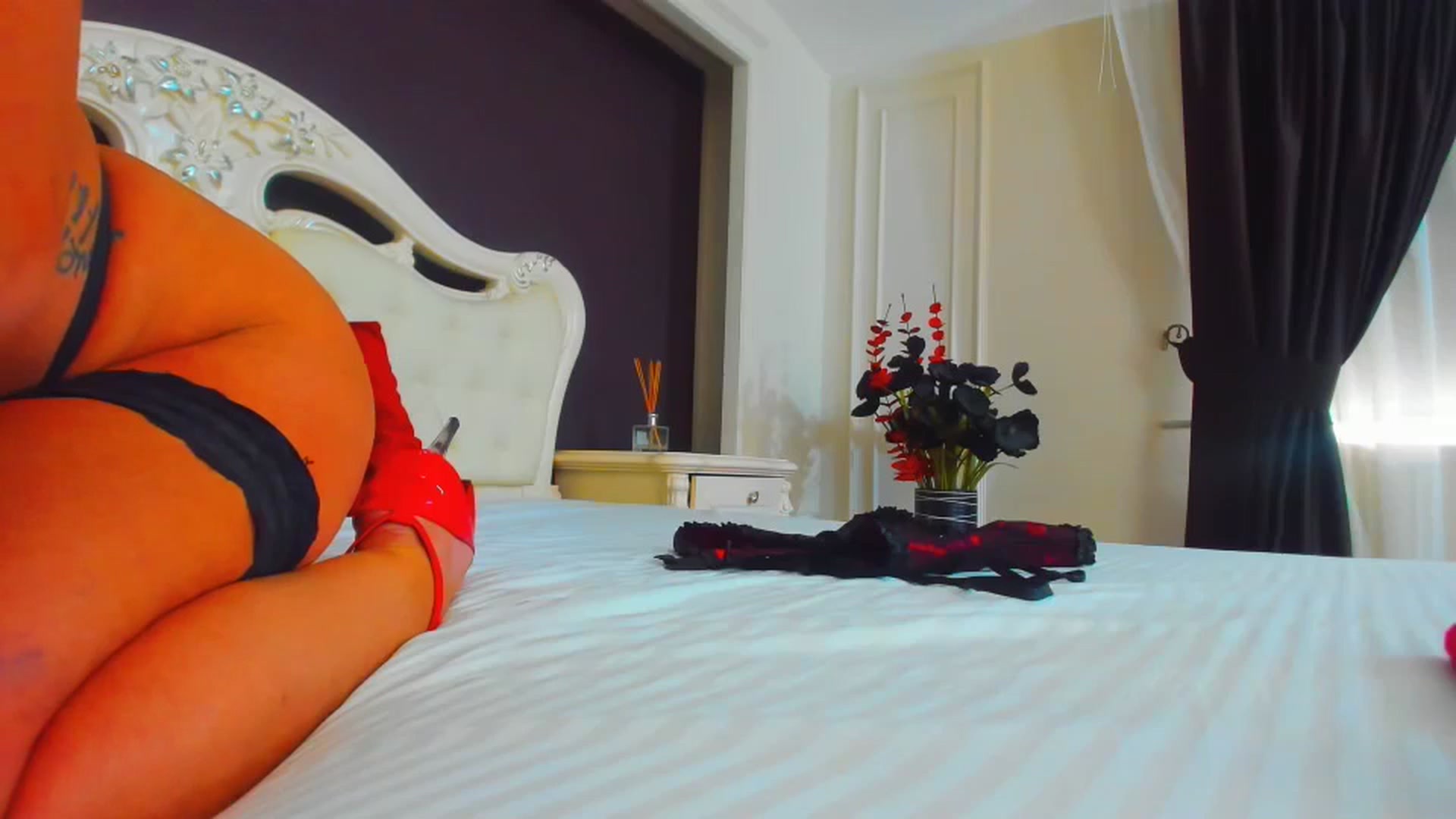 Gallery image thumbnail from QueenRafaela's myfreecams stream on, 07/10/2024, 06:38 image 3 of 20