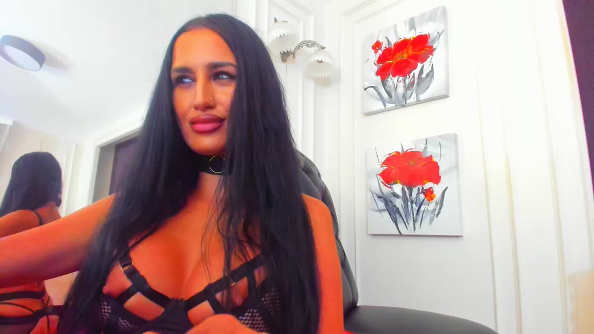 Gallery image thumbnail from QueenRafaela's myfreecams stream on, 08/06/2024, 07:44 image 2 of 20