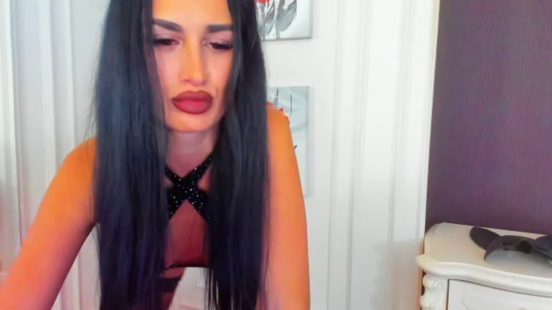 Gallery image thumbnail from QueenRafaela's myfreecams stream on, 11/19/2024, 09:41 image 15 of 20