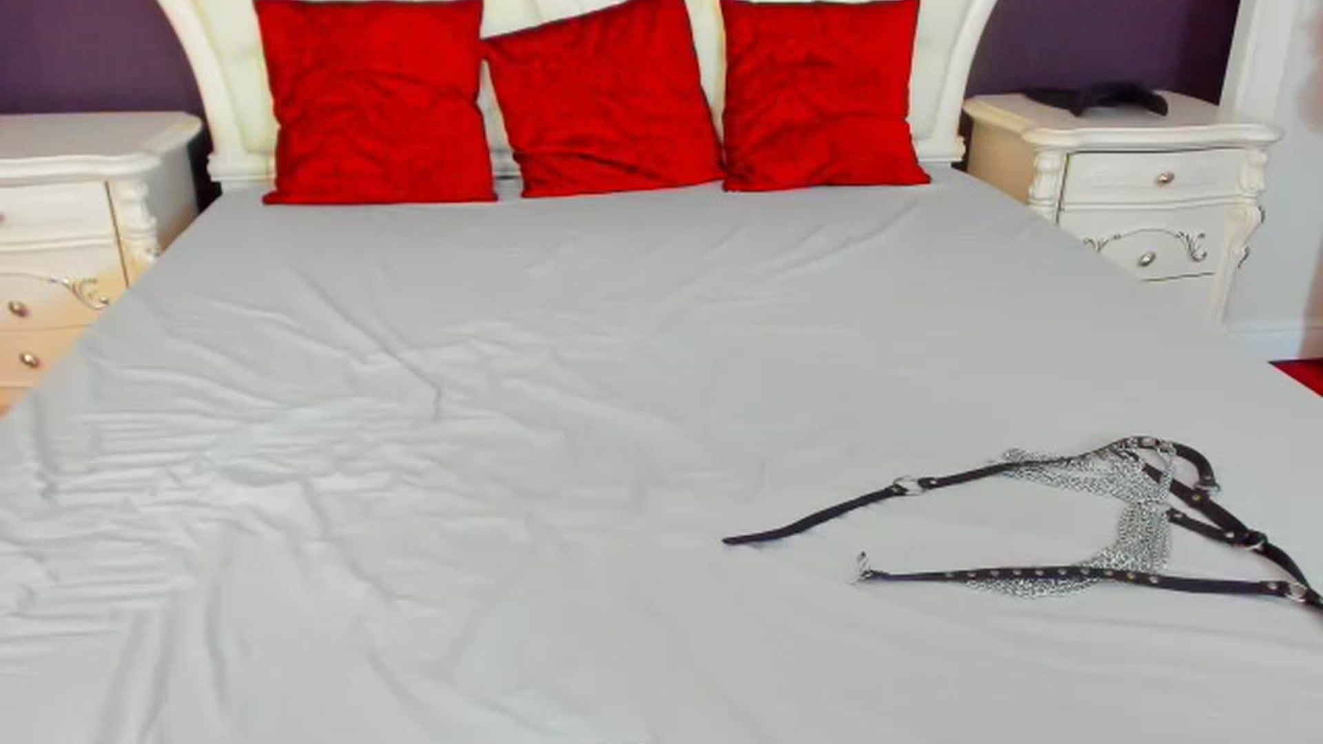 Gallery image thumbnail from QueenRafaela's myfreecams stream on, 04/08/2025, 17:24 image 7 of 20