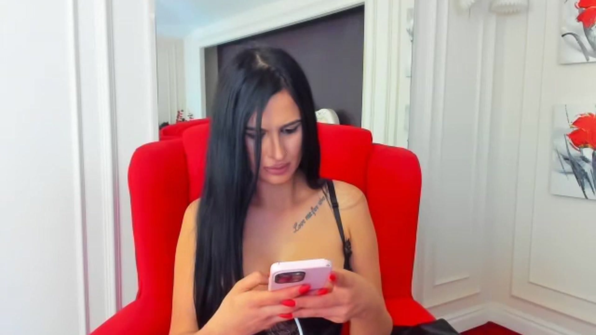 Gallery image thumbnail from QueenRafaela's myfreecams stream on, 06/02/2025, 07:11 image 18 of 20