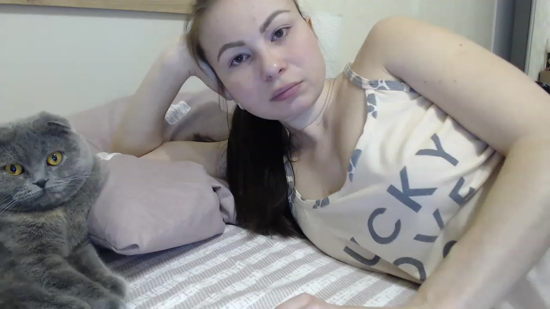 Gallery image thumbnail from QueenSmile's myfreecams stream on, 04/01/2023, 18:31 image 7 of 20