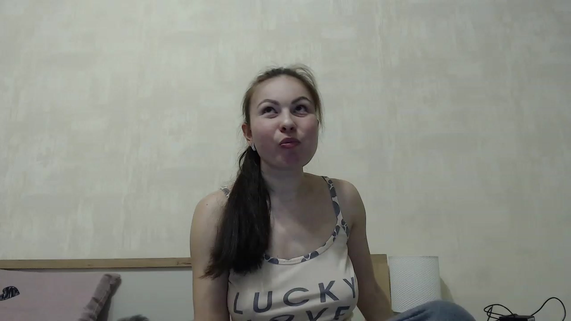 Gallery image thumbnail from QueenSmile's myfreecams stream on, 04/01/2023, 18:31 image 3 of 20