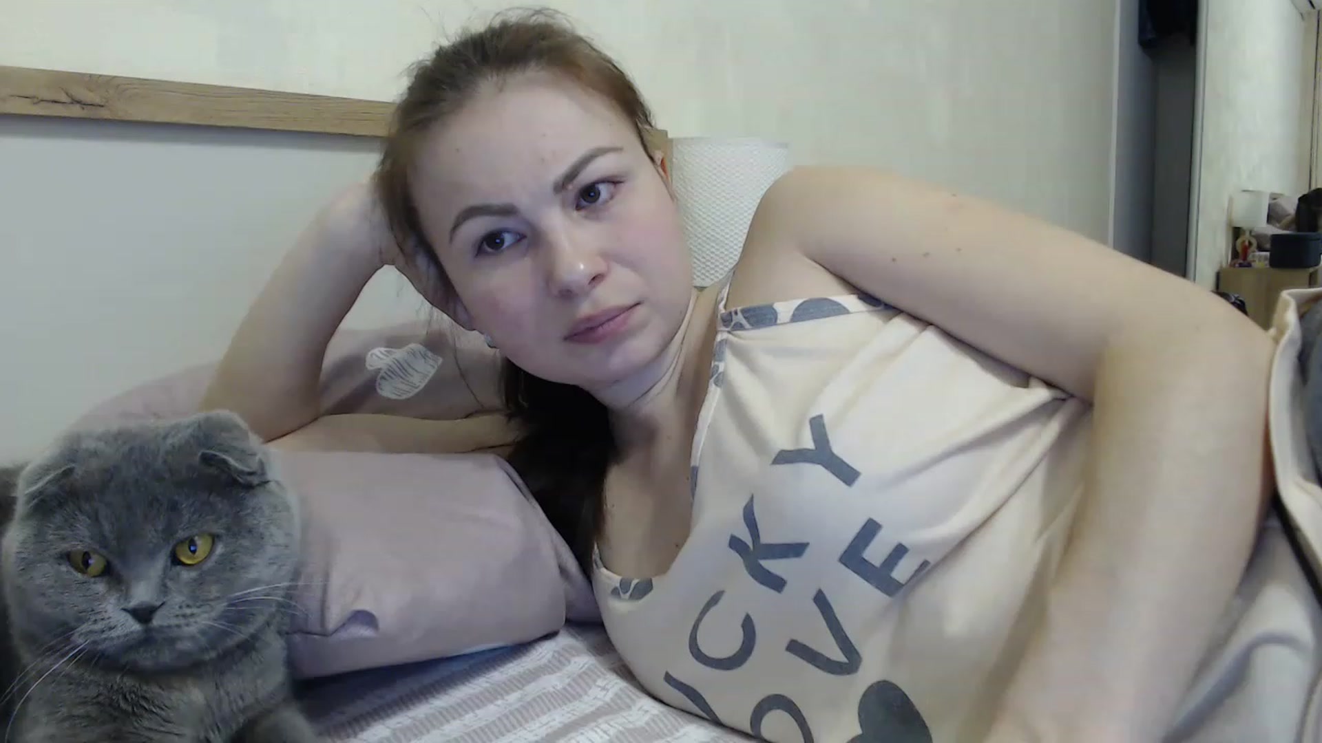 Gallery image thumbnail from QueenSmile's myfreecams stream on, 04/01/2023, 18:31 image 14 of 20