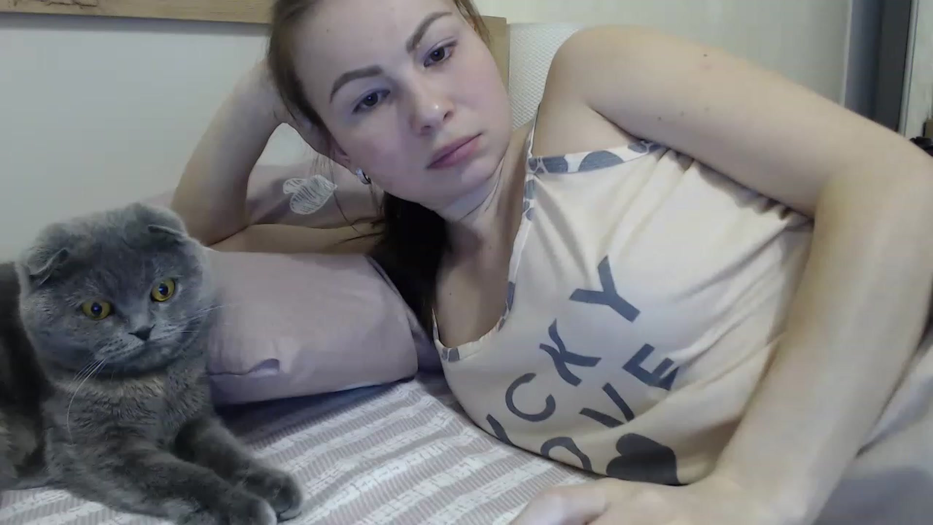 Gallery image thumbnail from QueenSmile's myfreecams stream on, 04/01/2023, 18:31 image 12 of 20