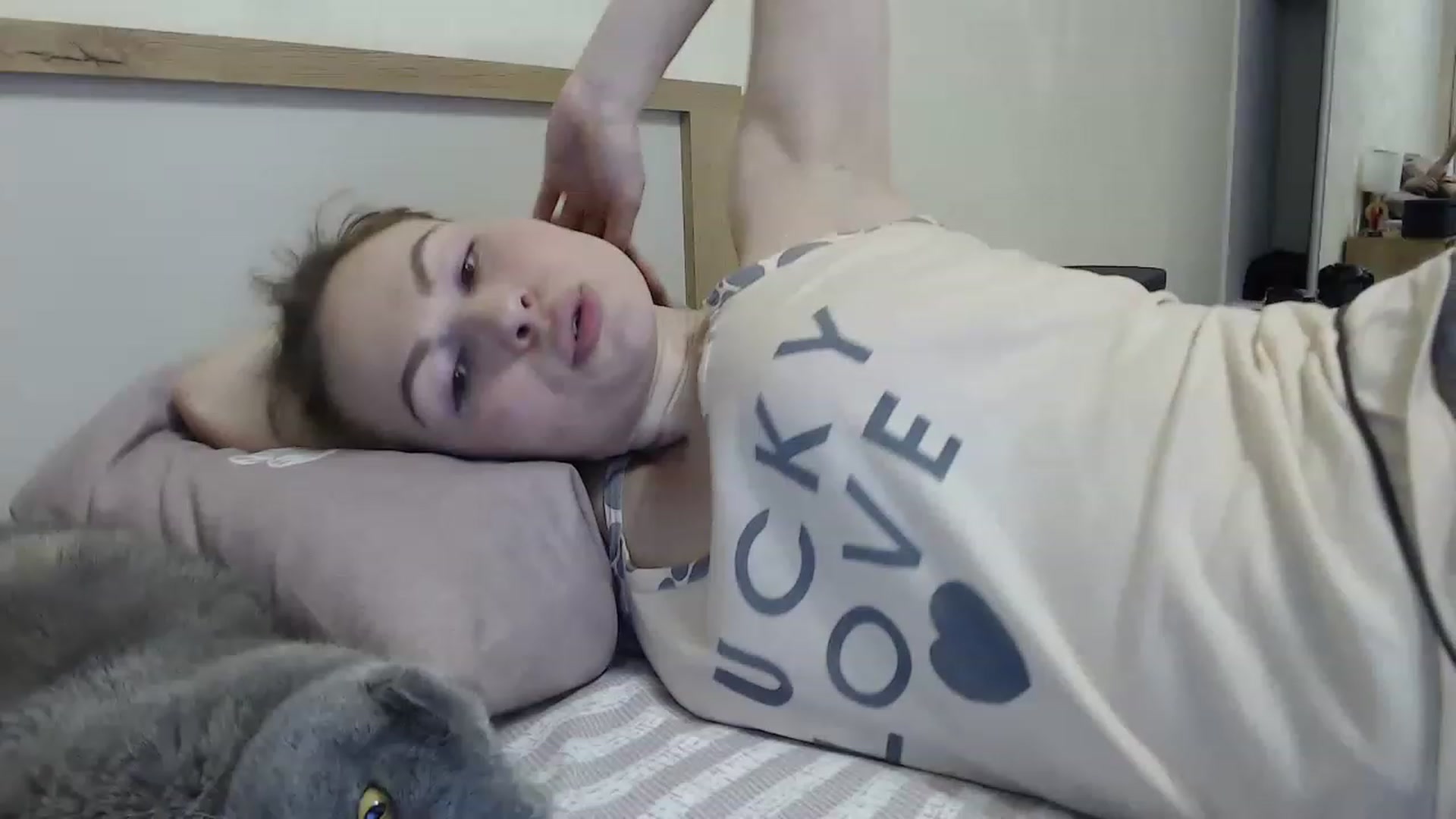 Gallery image thumbnail from QueenSmile's myfreecams stream on, 04/01/2023, 18:31 image 17 of 20