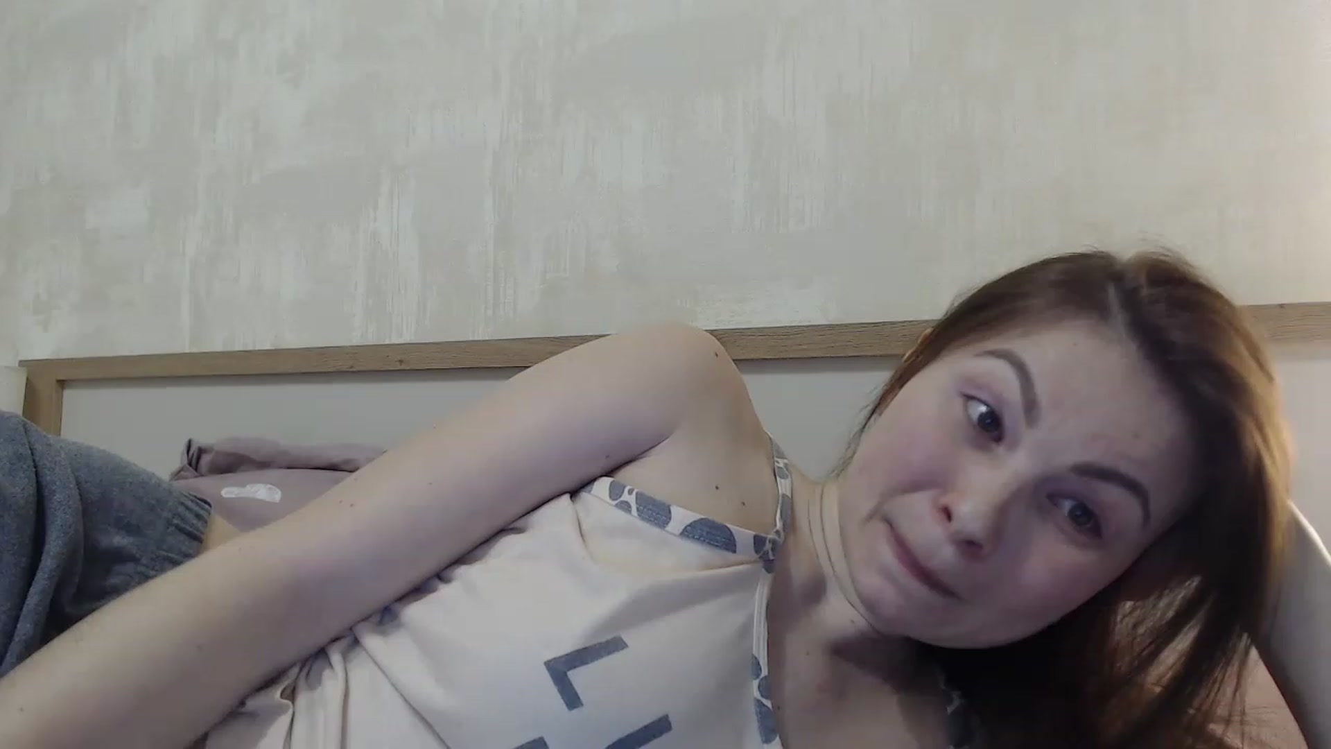 Gallery image thumbnail from QueenSmile's myfreecams stream on, 04/01/2023, 20:10 image 1 of 20