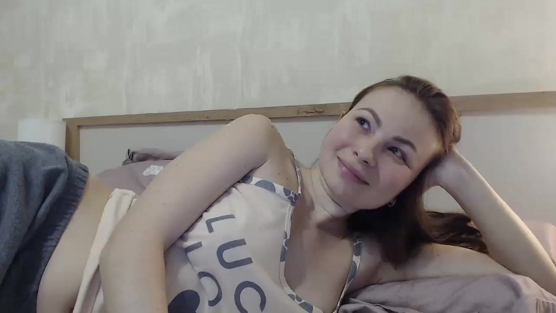 Gallery image thumbnail from QueenSmile's myfreecams stream on, 04/01/2023, 20:10 image 13 of 20