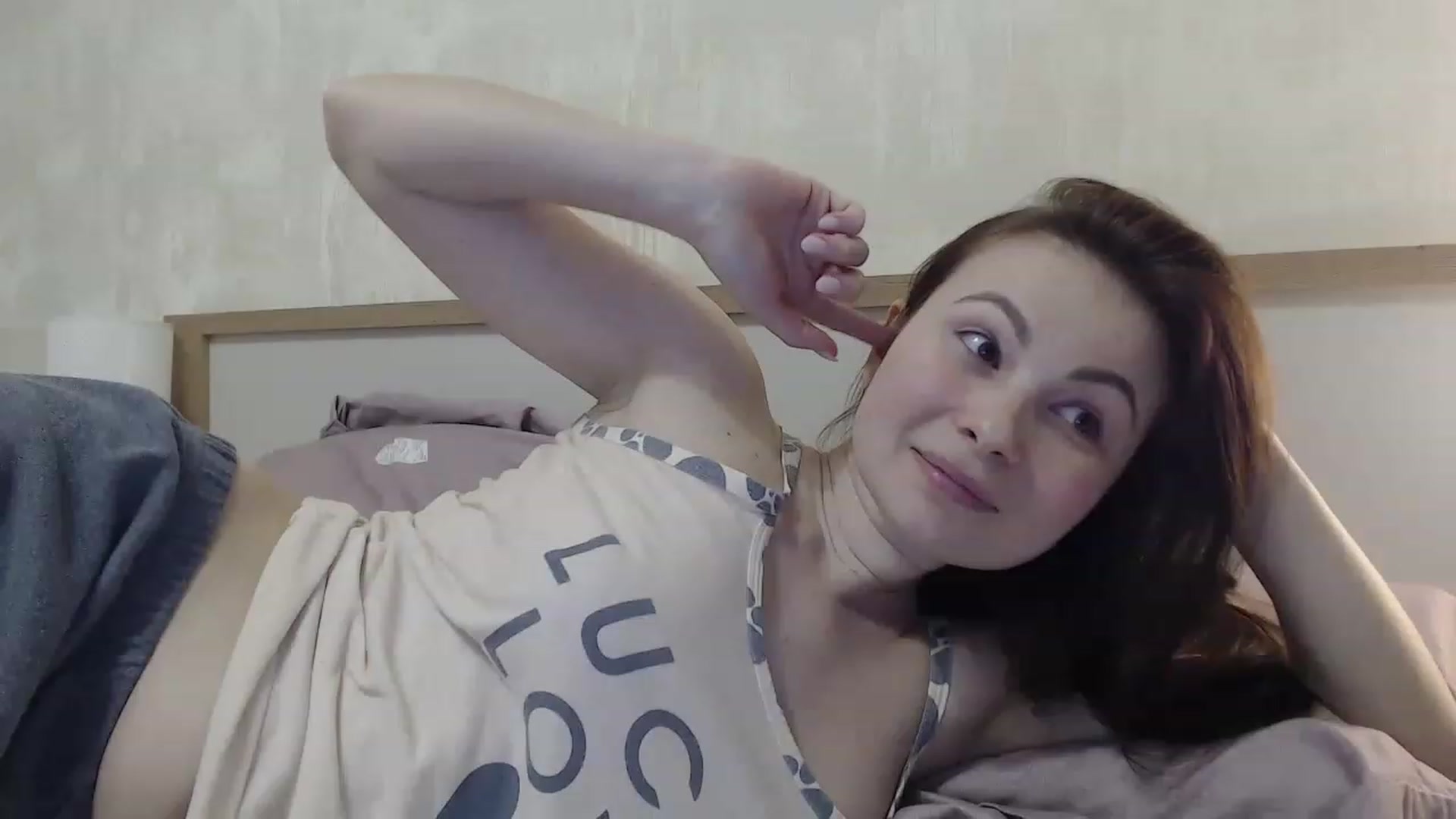 Gallery image thumbnail from QueenSmile's myfreecams stream on, 04/01/2023, 20:10 image 14 of 20