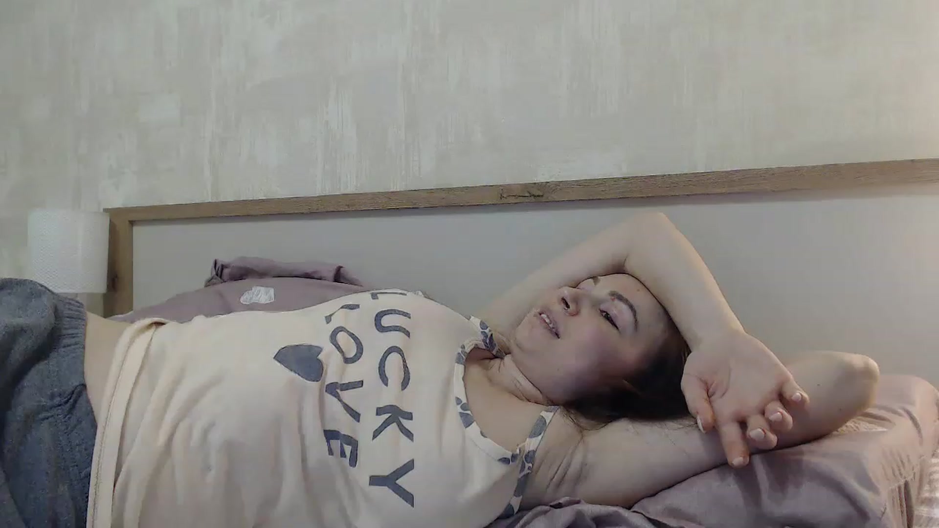 Gallery image thumbnail from QueenSmile's myfreecams stream on, 04/01/2023, 20:10 image 15 of 20