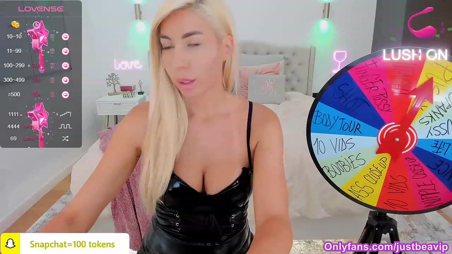 Gallery image thumbnail from Queen_Bea_'s myfreecams stream on, 08/30/2023, 21:00 image 9 of 20