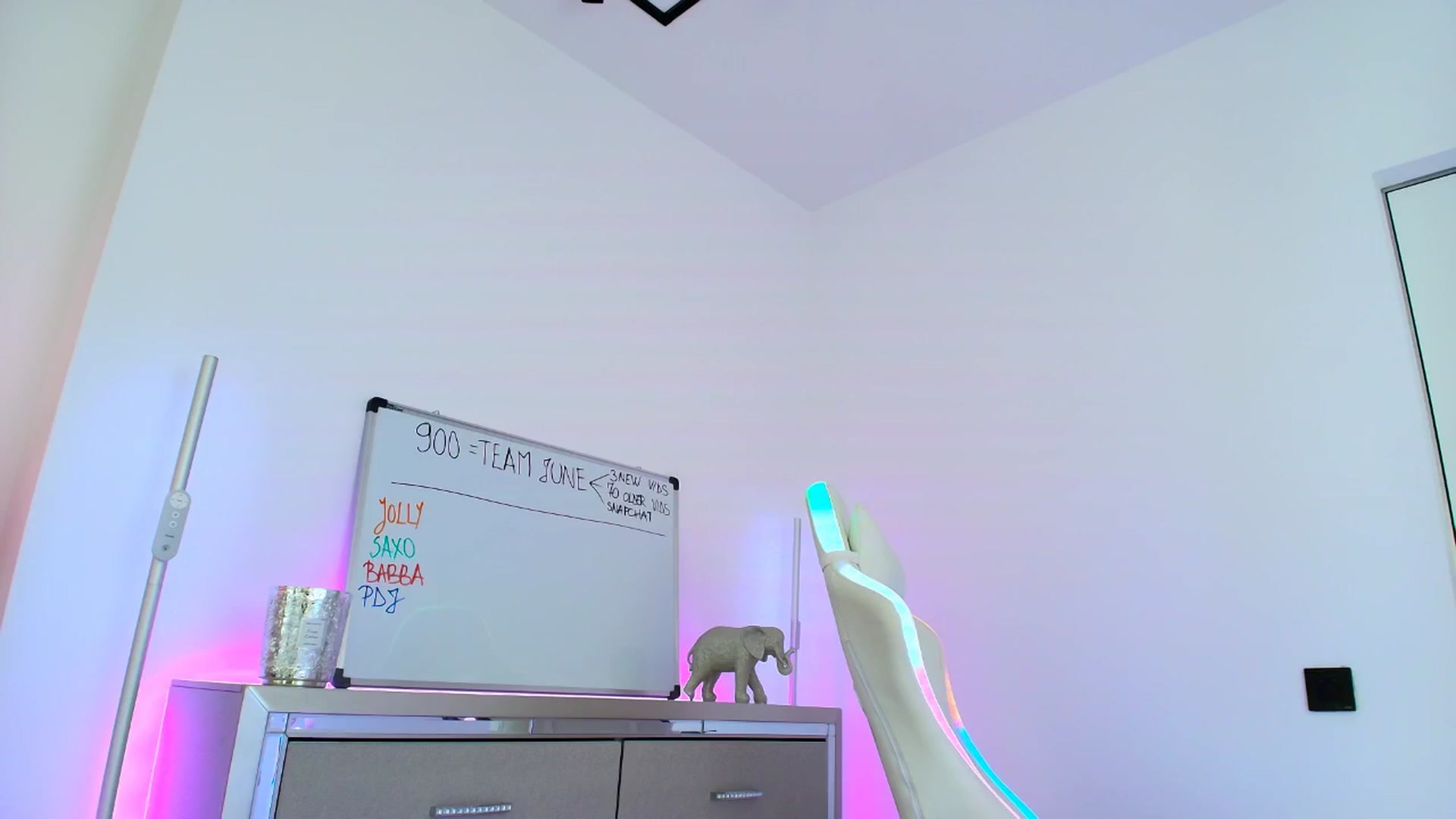 Gallery image thumbnail from Queen_Bea_'s myfreecams stream on, 06/06/2024, 17:09 image 17 of 20
