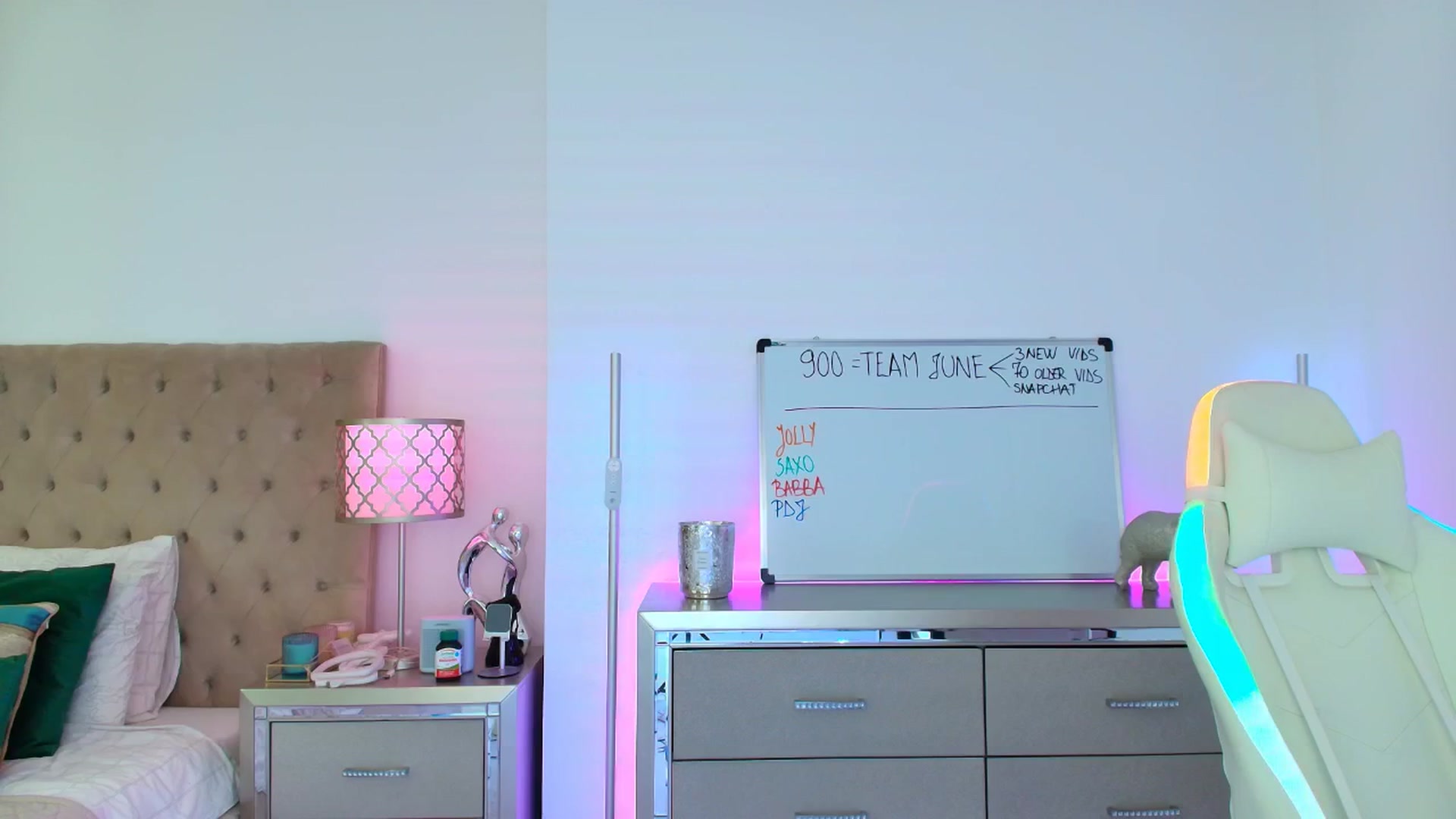 Gallery image thumbnail from Queen_Bea_'s myfreecams stream on, 06/06/2024, 17:09 image 15 of 20
