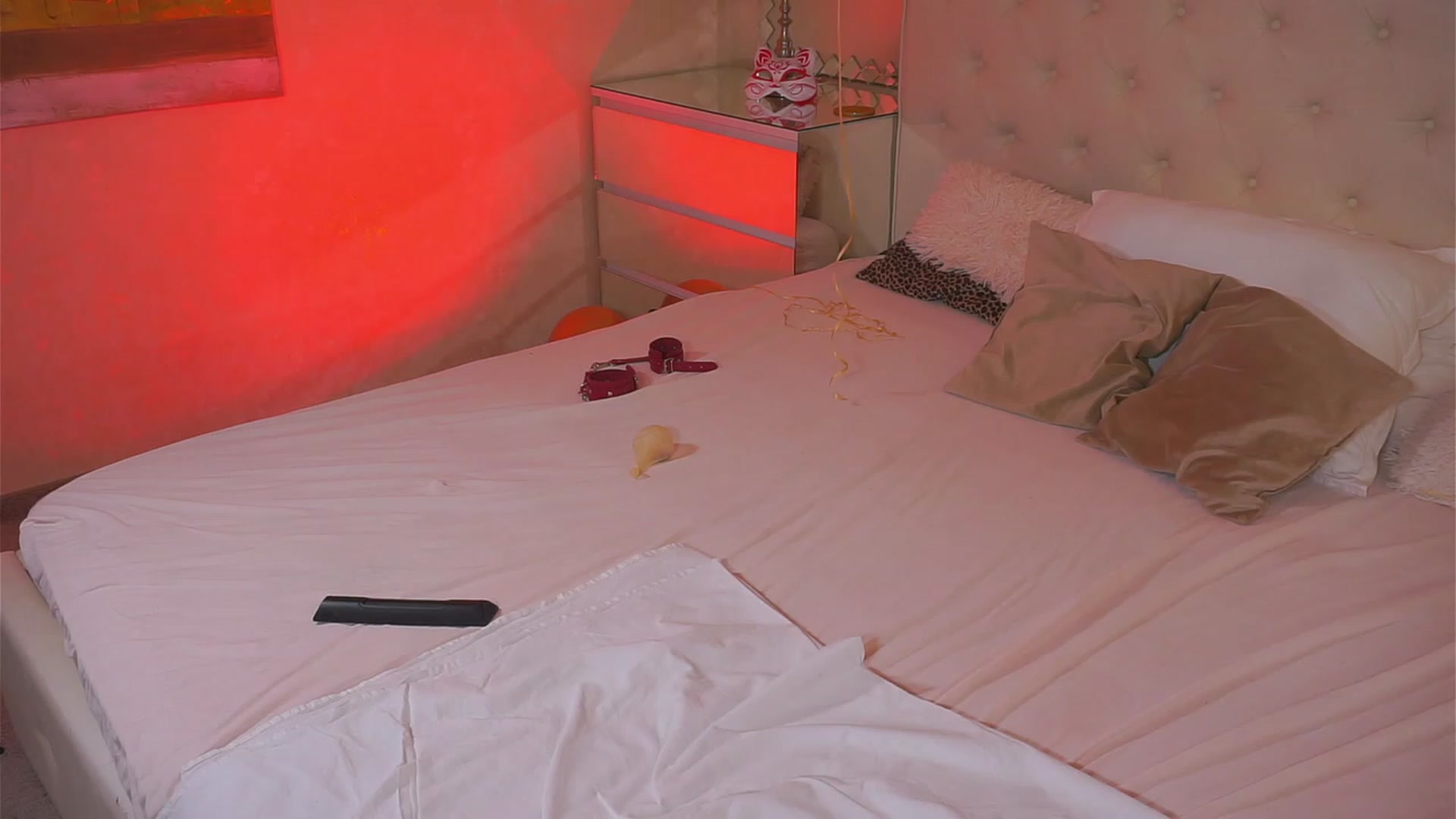 Gallery image thumbnail from Queen_BeeX's myfreecams stream on, 02/25/2023, 14:29 image 18 of 20