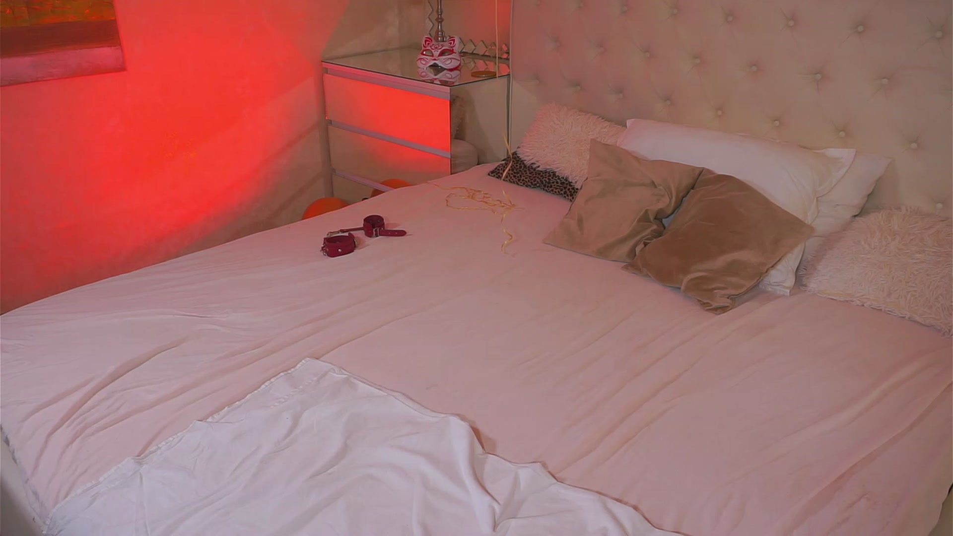 Gallery image thumbnail from Queen_BeeX's myfreecams stream on, 02/25/2023, 15:46 image 14 of 20