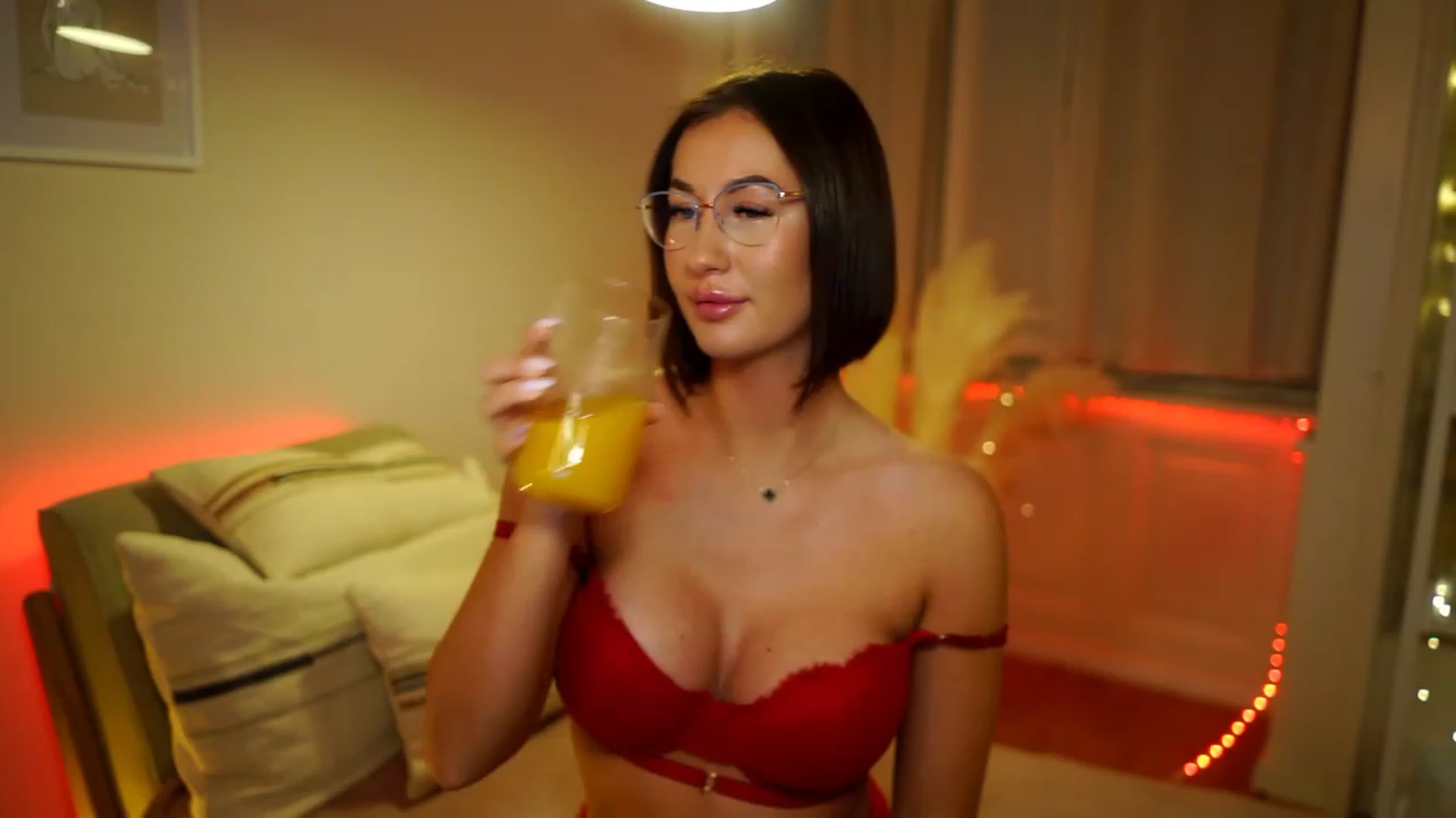 Gallery image thumbnail from Queen_Dasha's myfreecams stream on, 11/15/2022, 20:15 image 14 of 20