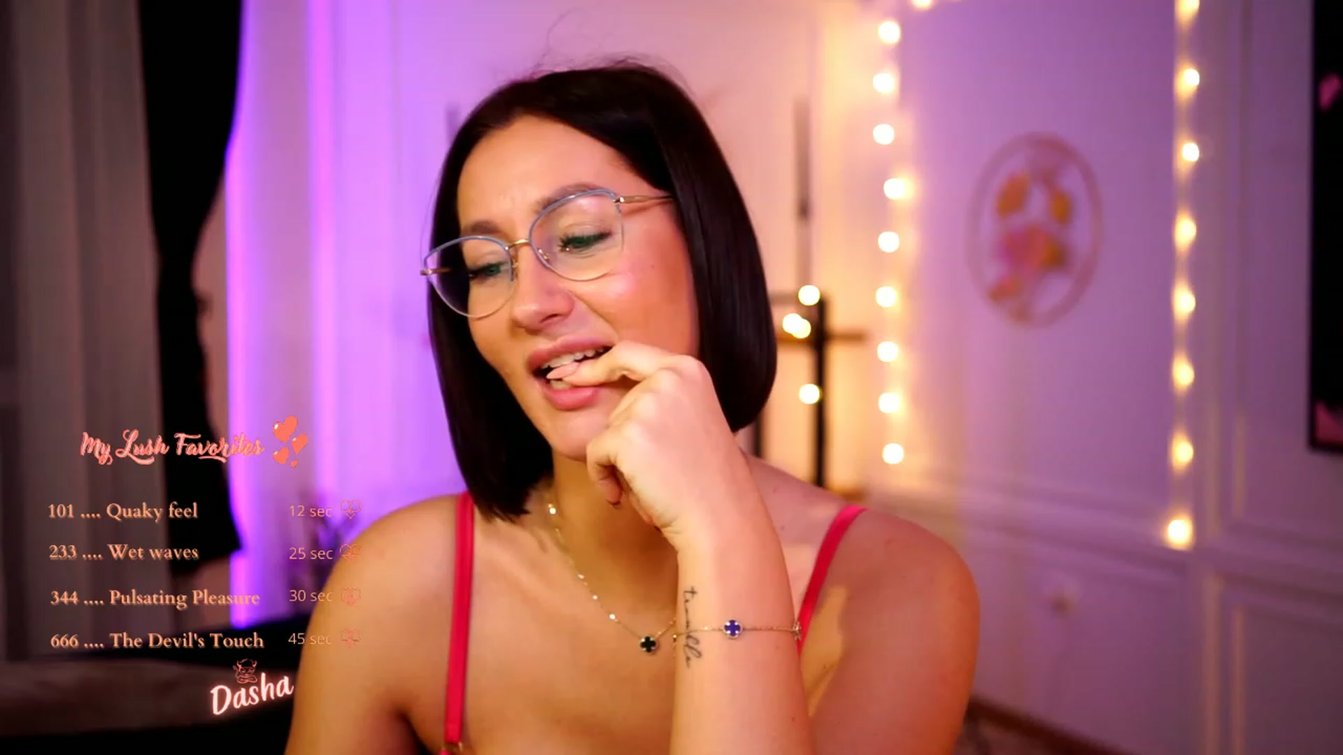 Gallery image thumbnail from Queen_Dasha's myfreecams stream on, 02/01/2023, 21:43 image 2 of 20