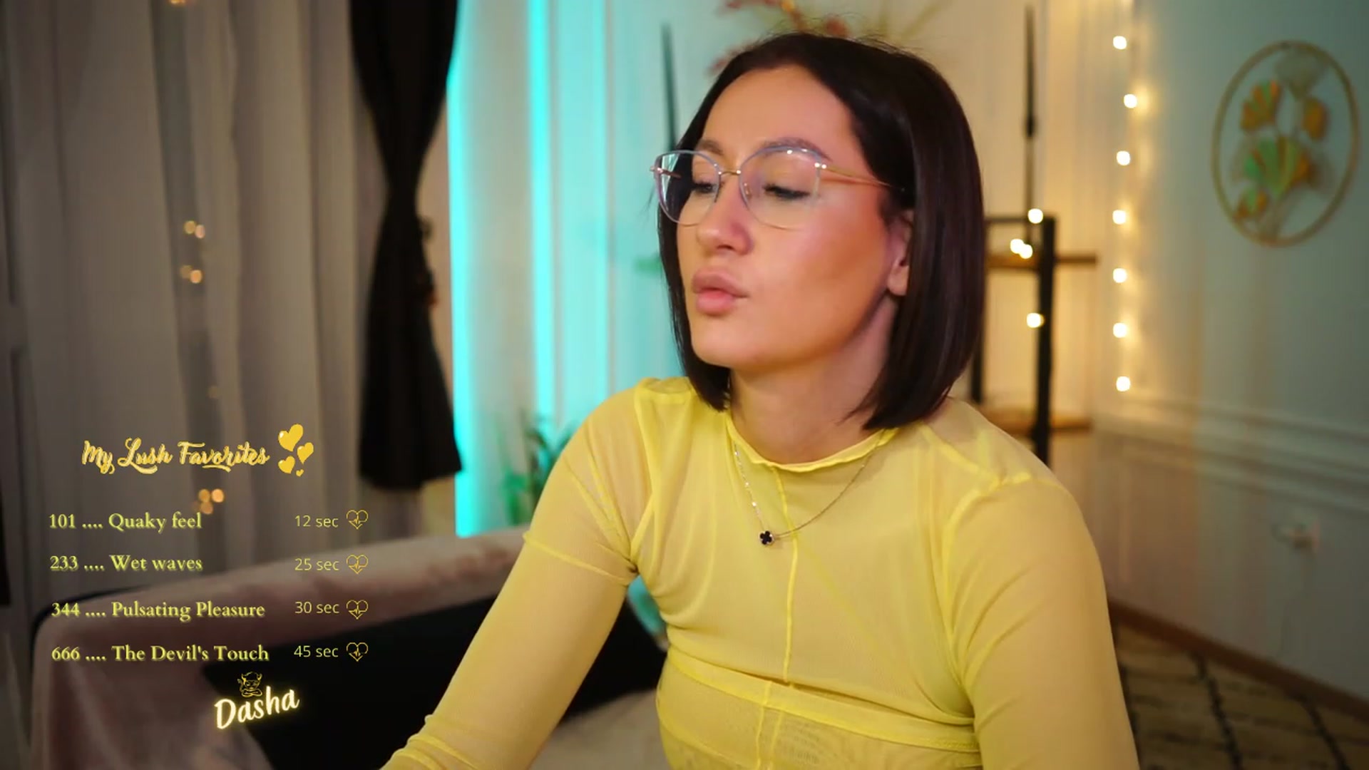 Gallery image thumbnail from Queen_Dasha's myfreecams stream on, 02/02/2023, 18:17 image 10 of 20