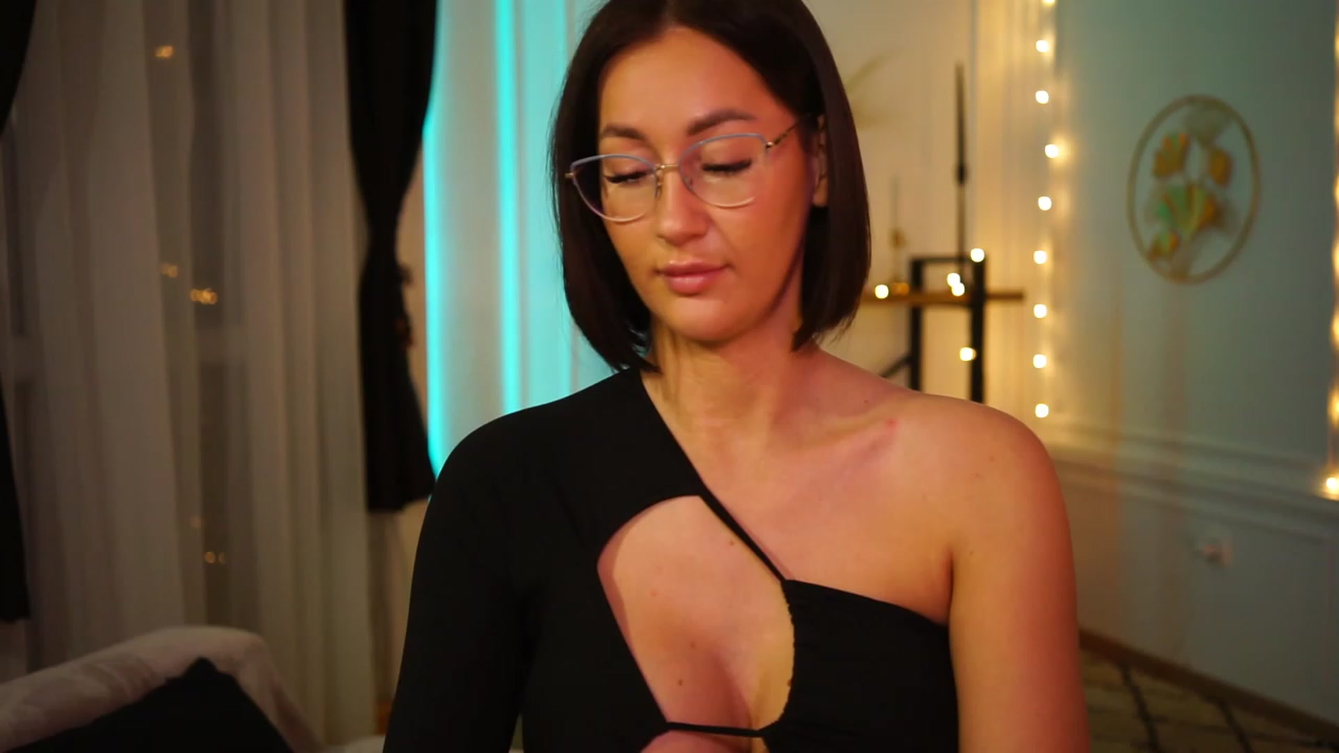 Gallery image thumbnail from Queen_Dasha's myfreecams stream on, 02/18/2023, 21:35 image 1 of 20