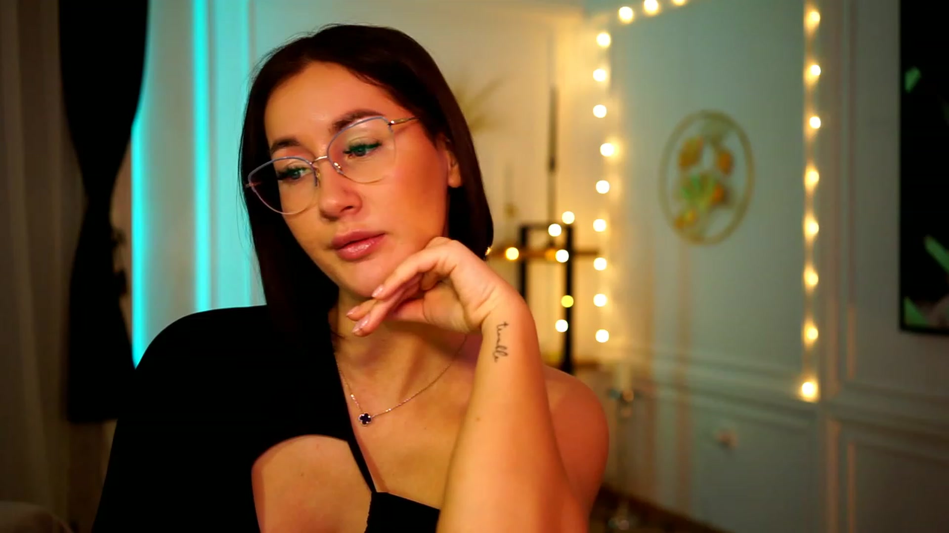 Gallery image thumbnail from Queen_Dasha's myfreecams stream on, 03/08/2023, 18:49 image 18 of 20