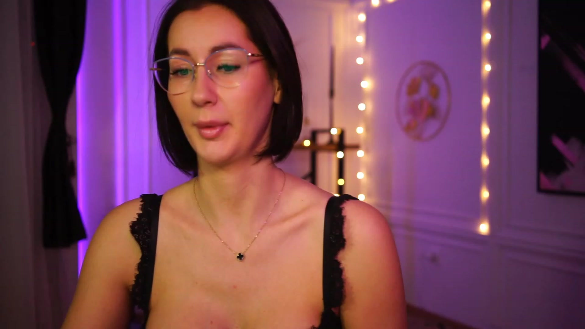 Gallery image thumbnail from Queen_Dasha's myfreecams stream on, 03/18/2023, 20:04 image 1 of 20