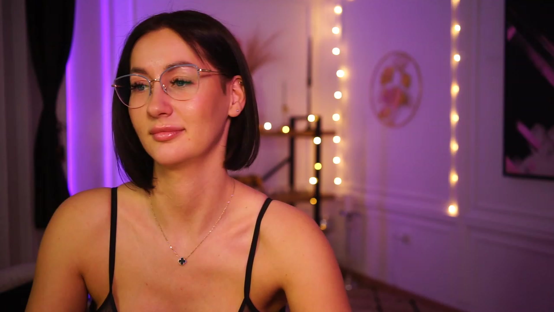 Gallery image thumbnail from Queen_Dasha's myfreecams stream on, 03/19/2023, 23:38 image 9 of 20
